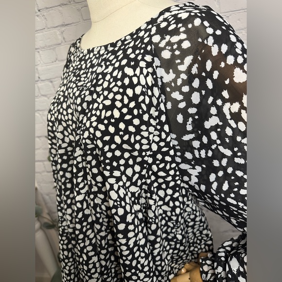 Umgee Women's Dalmation Print Balloon Ruffle Sleeve Tunic top - Picture 2 of 7